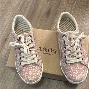Taos Footwear Women's Pink/blush Casual Sneakers size 7.5